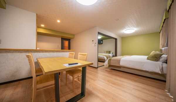 デラックススイート＿ダイニングより