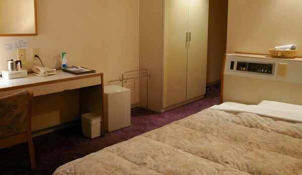 シングルルーム（セミダブルベッド）