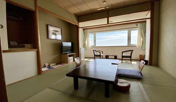 客室一例（禁煙、海側向き、８畳）