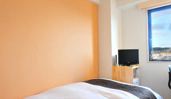 シングルシングル　洋室のベッドは≪デュベスタイル≫です。