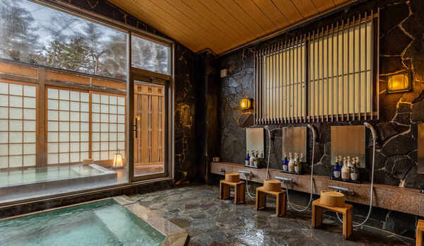 『風光の湯』源泉掛け流しのお湯でゆっくりお入りください。