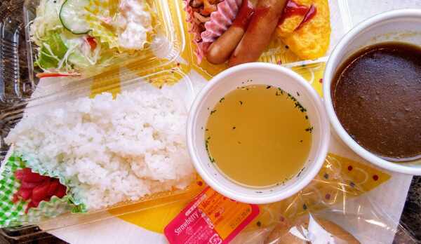朝食無料サービス　名物朝カレー