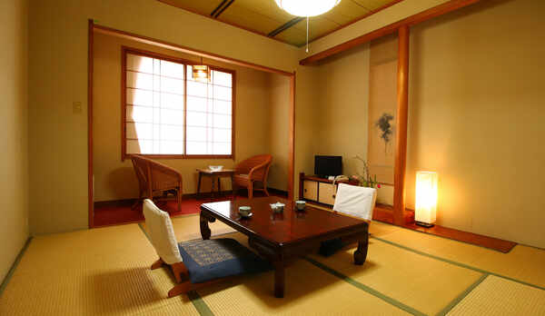 【客室一例◆和室８畳】お部屋にはテレビ、お茶セットなどご用意がございます