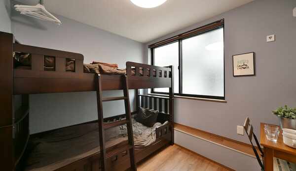 二段ベットタイプの室内写真でございます。