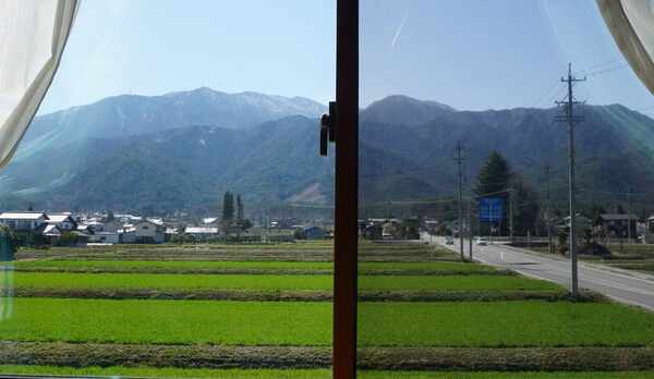 客室の窓から望む景色