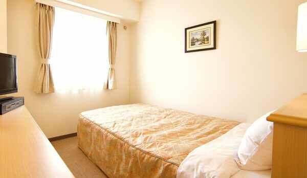 【シングルベッドルーム】ベッドサイズ：140㎝&times;195㎝※ダブルサイズのベッドです