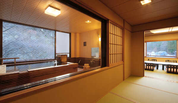 温泉付き特別室（12.5畳＋広縁＋8畳＋源泉掛け流し温泉風呂）