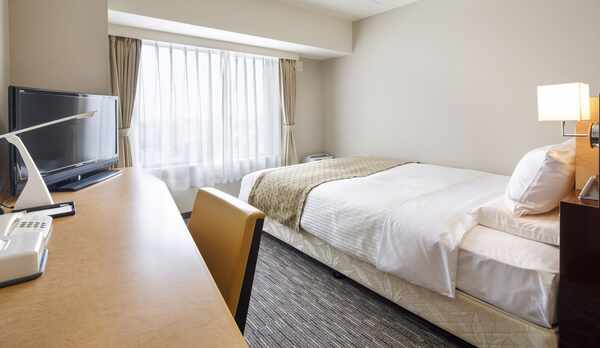  スタンダードダブル(15平米)　ベッド幅140cmのダブルベッド1台