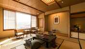 蔵王連峰のパノラマが広がる眺望自慢の和風客室【東館】
