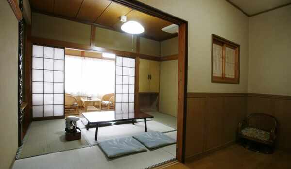 6畳和室　　　板の間付き