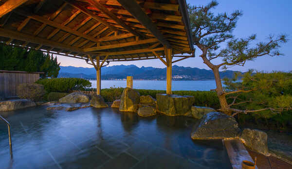 露天風呂「滝見乃湯」夕景