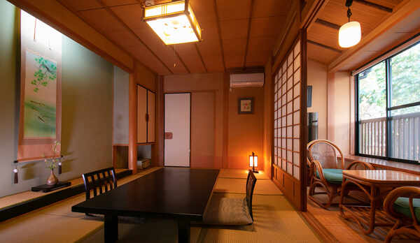 本館和室「山桜の間」（８畳）・二名〜三名様用として