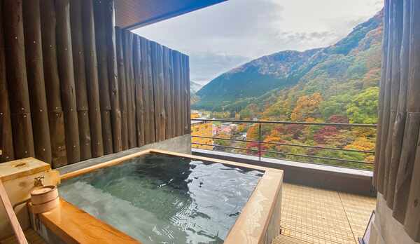 プレミアムビュースイート56平米の露天風呂