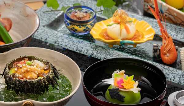 こだわりの食材と職人技が織りなす手間ひまをかけた会席料理。おもてなしの心を一品ずつ体現。