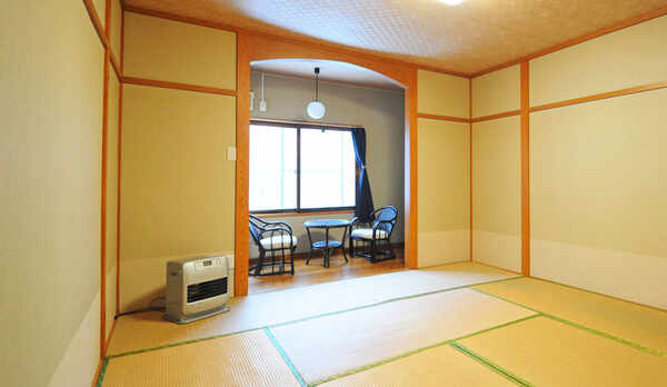 【川側8畳和室】3名様までご利用いただけます。