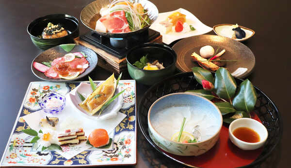 紫尾庵流創作懐石料理一例：季節を彩る旬の食材を用い、紫尾庵流のお料理をご提供致します。