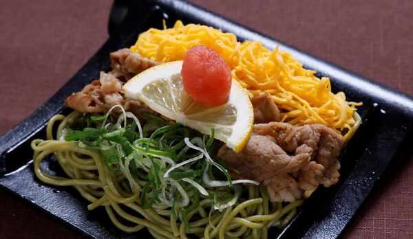 ◆ご当地逸品【瓦蕎麦】茶そば鉄板焼き