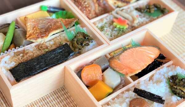 和食朝食弁当○例（紙パックお茶付き）