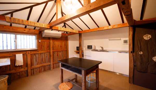 ＜海みる屋根の宿＞内観・食ドコロ