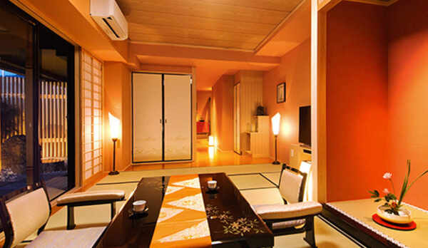 ■モダン石庭付■ 和室42平米（4名定員）＜日本庭園側＞