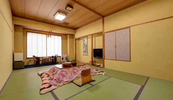 *和室12畳一例／冬はこたつで寛ぎの空間に。