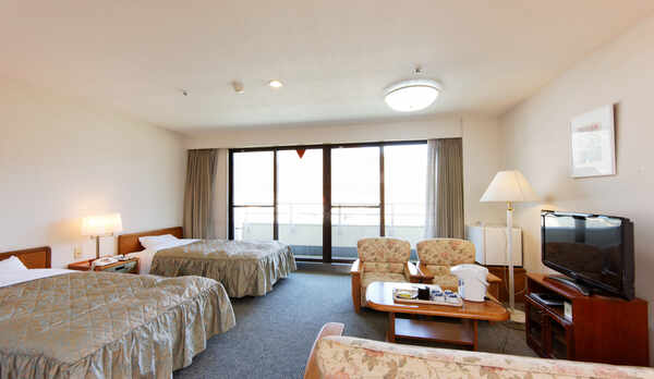 ツインベッド／洋室　町側（禁煙） （40平米）