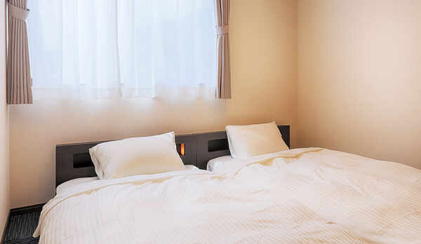 ・【お部屋一例】心地よいベッドでゆっくりとお休みください