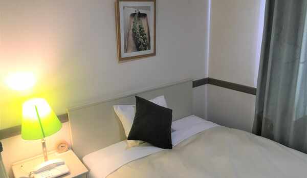 【シングル】140cm幅のベッドでゆっくりお休みいただけます♪