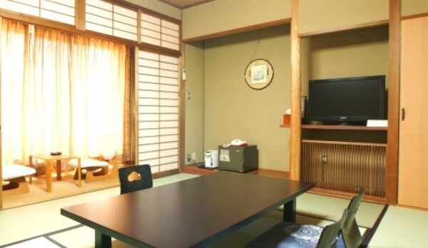 洋間にソファー付き【和室10畳＋洋間】