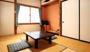 【和室6畳】2名でご利用いただける、こじんまりとした和室です