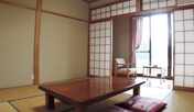*客室一例／見晴らしの良い純和風のお部屋。
