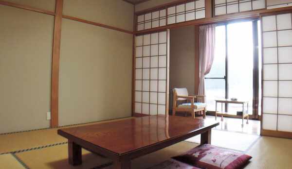 *客室一例／見晴らしの良い純和風のお部屋。