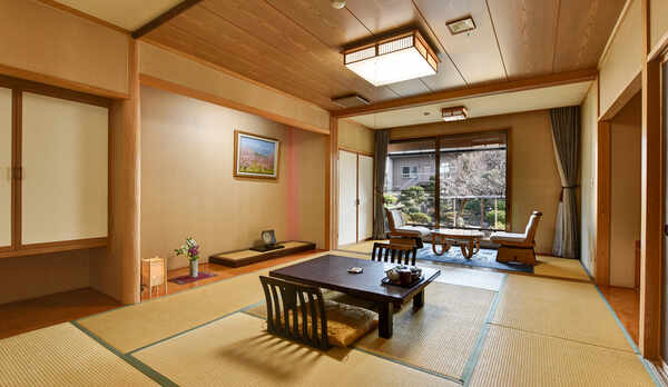 *［庭側和室一例］和室15〜20畳（洗い場付バスルーム＆トイレ付）の数寄屋造りの客室