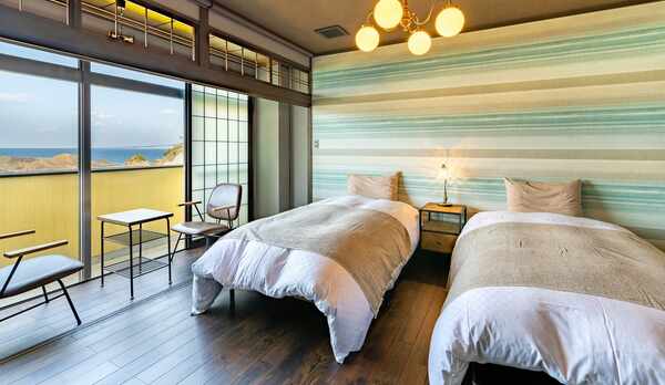 越前松島を望む＜二間続き新装レトロ和洋室・トイレ付＞（ベッド２台付 ）