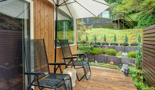 *【新館＊さくら】ゆったりお寛ぎいただけるウッドテラス。