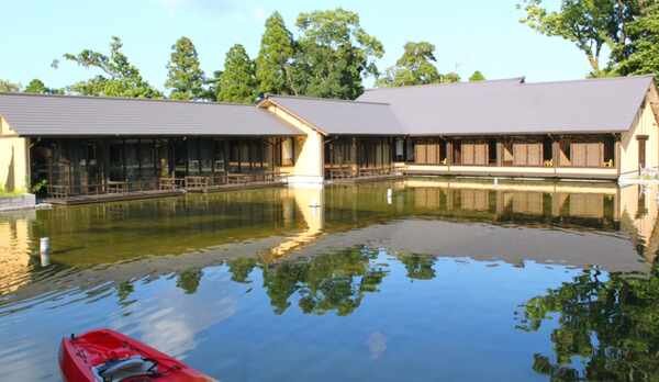 個室のお食事処