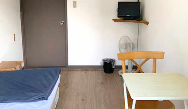 *【客室一例】シングルルームはシンプルなお部屋です。一人をのんびり過ごせます。
