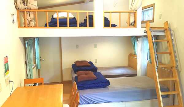 ・トレーラーハウス「B-Bパレス」１棟でお部屋が２室あり、２グループでのご利用に最適です。