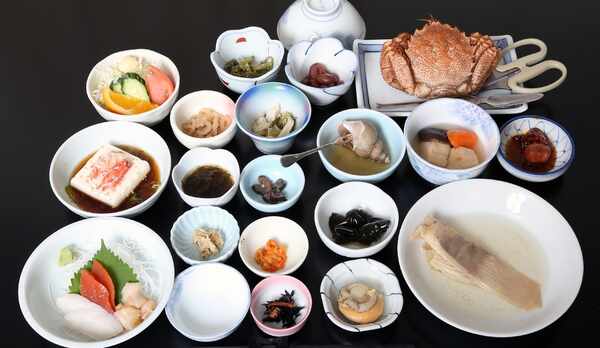 【食事】毛ガニ一杯がついた贅沢な夕食