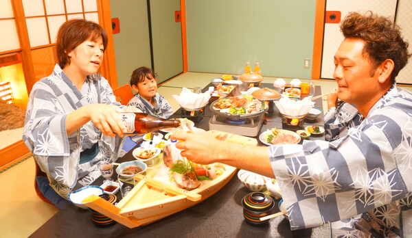 夕、朝食ともにお部屋出しでゆっくりと。