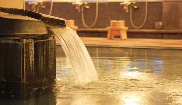 こんこんと流れる磯部温泉