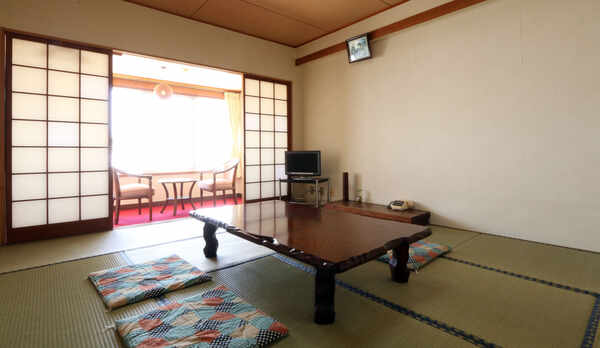 客室　(バス・トイレ付)