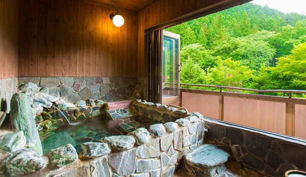 谷川岳を望む源泉かけ流し露天風呂付客室/和室10畳+4.5畳（一例）