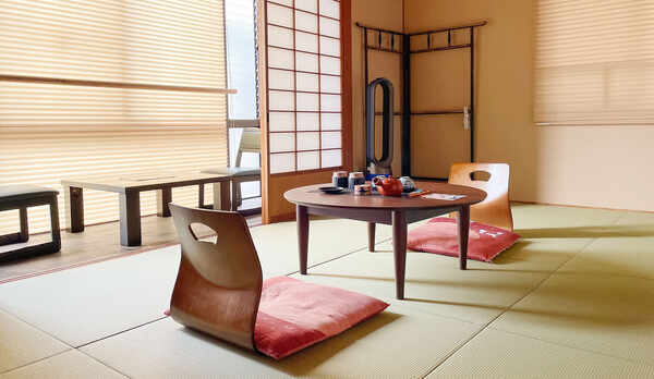 ・【和室8畳一例】柔らかな日差しが差し込む寛ぎ空間