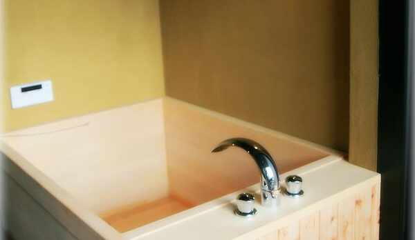 新館離れ・露天風呂浴槽