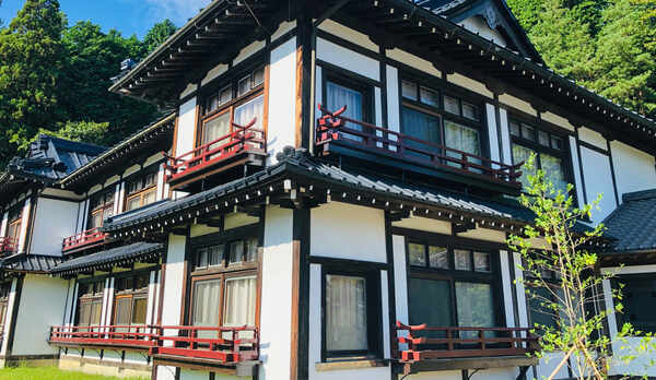 *外観／明治15年創業・令和元年リニューアル！皇室とゆかりのある歴史ある建物