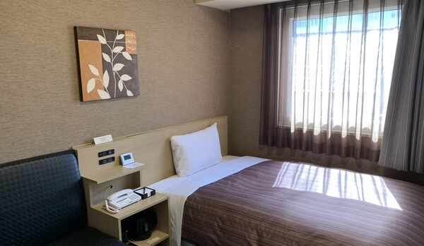 スタンダードシングルルーム（ベッドサイズ130&times;196）　10㎡