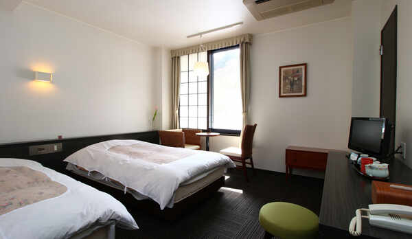 【客室一例◆ツインルーム】和モダンの雰囲気の洋室は広々と快適にお過ごしいただけます。
