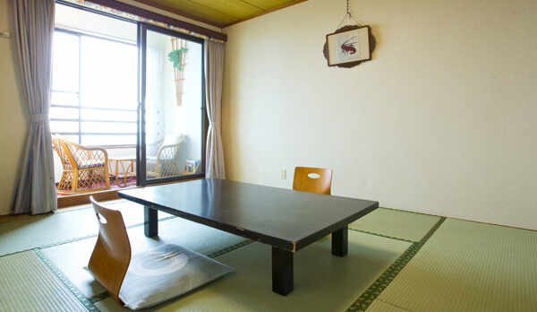 海の見える和室（旧館２階８畳）