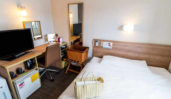 スタンダードルーム　140cmワイドベッド完備